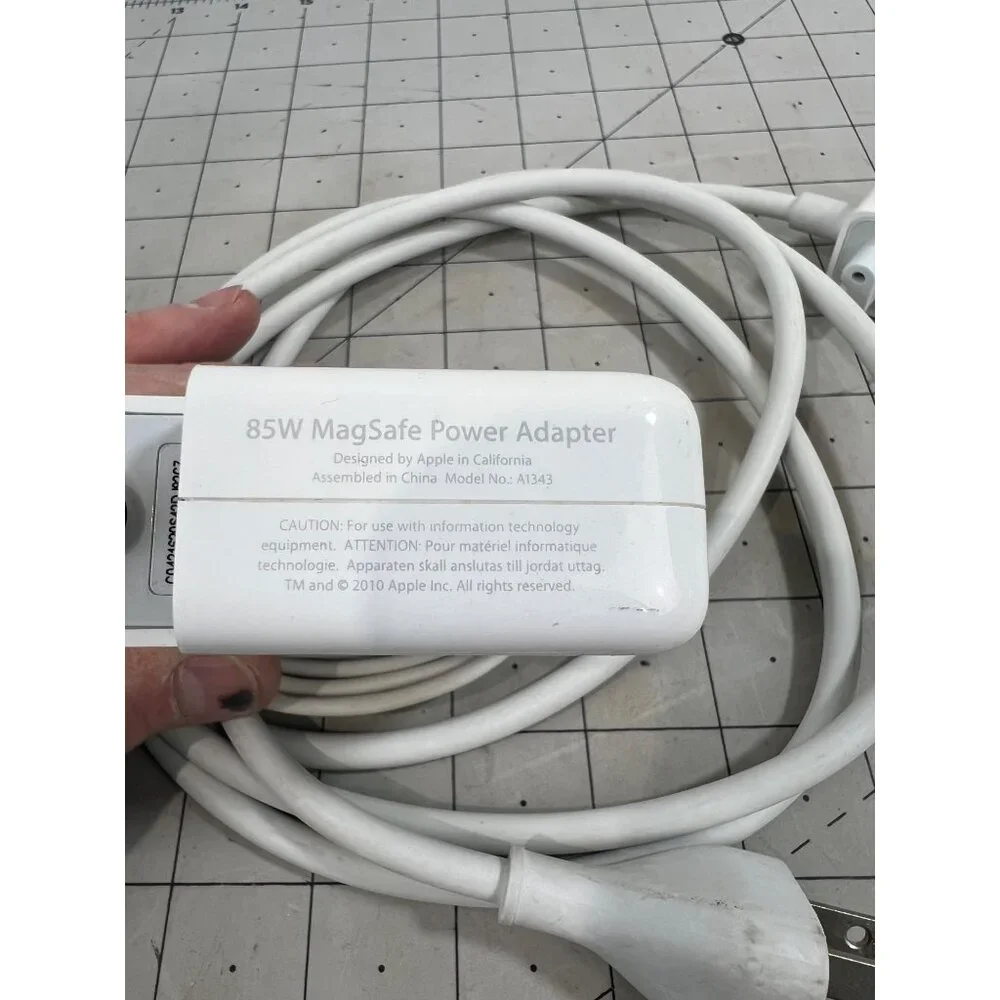Apple White Power Adapter with Cable